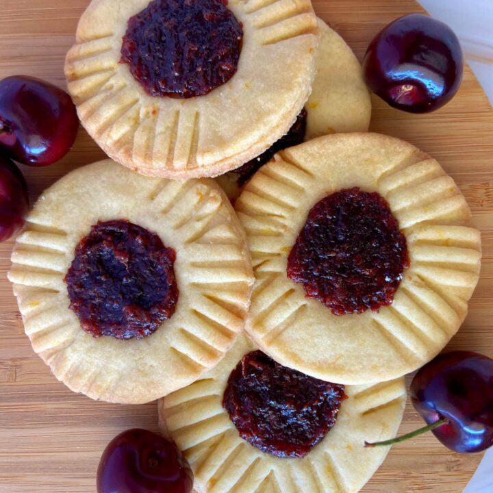 indiana jones raiders of the lost ark medallion cookies