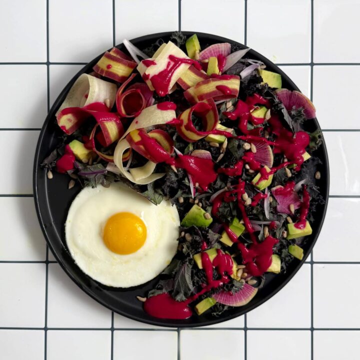 SUPERFOOD SALAD WITH A SEXY, HOT PINK DRESSING AND A PERFECT EGG
